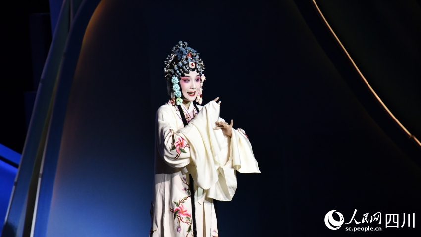 2023中国（四川）首届民族音乐周开幕式现场。人民网记者 王洪江摄
