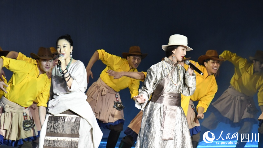 2023中国（四川）首届民族音乐周开幕式现场表演。人民网记者 王洪江摄