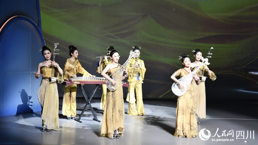 2023中国（四川）首届民族音乐周开幕式现场表演。人民网记者 王洪江摄