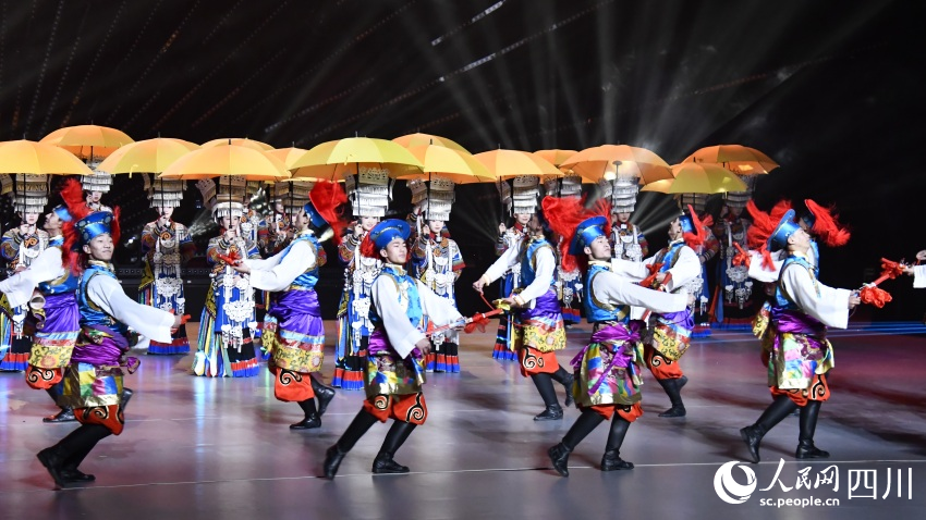2023中国（四川）首届民族音乐周开幕式现场表演。人民网记者 王洪江摄
