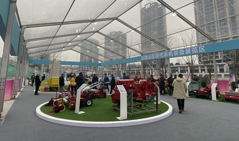 丘陵山区现代农机装备展览区。 实习生 杨妍冰摄