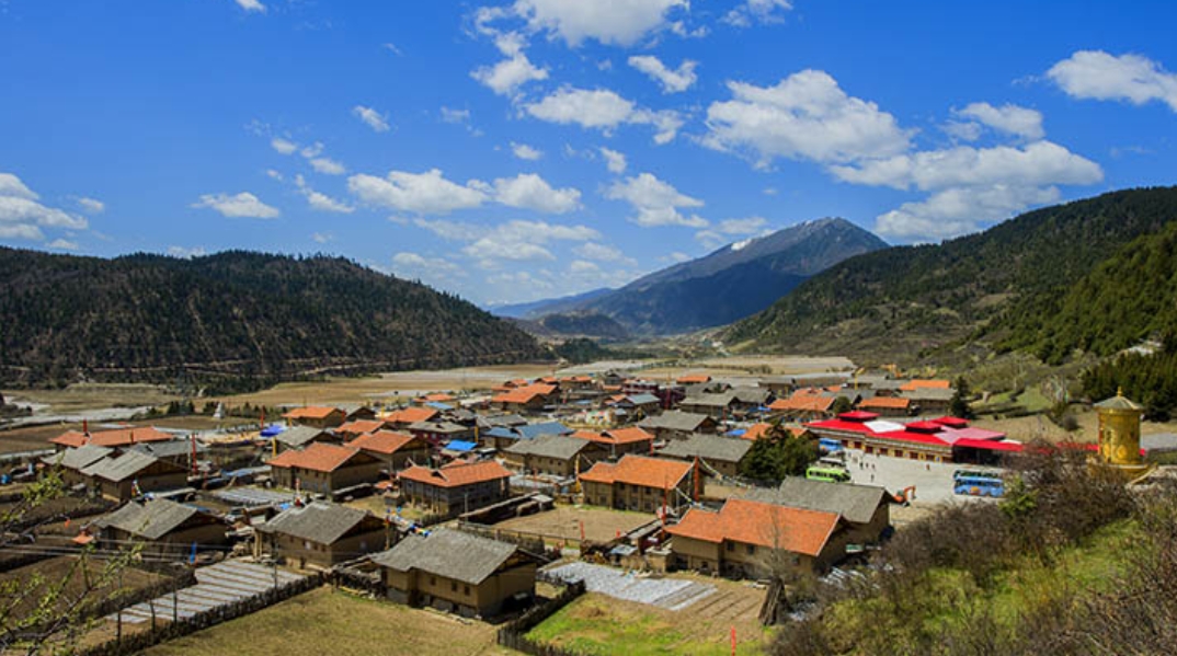 藏、羌、回、汉多民族居住村