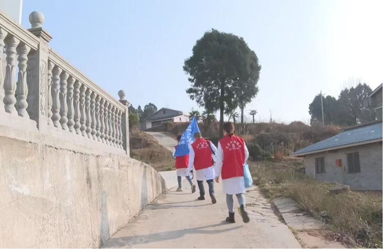 家庭医生上门服务。赵磊摄