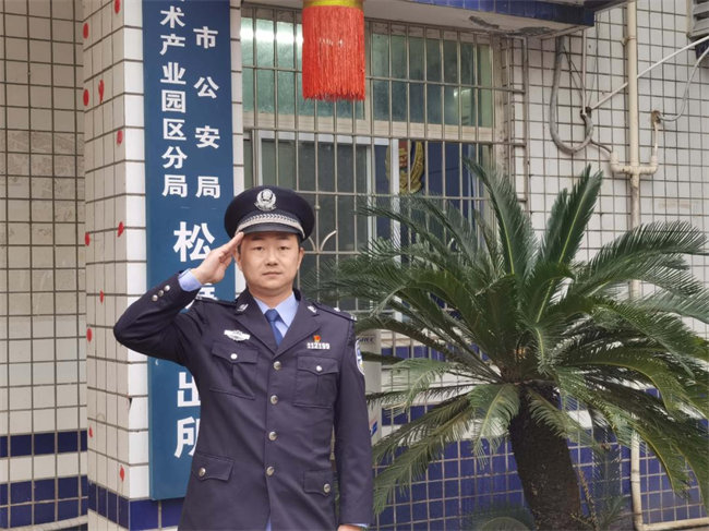 資陽市公安局高新技術產業園區分局鬆濤派出所教導員陳小谷。資陽市公安局供圖
