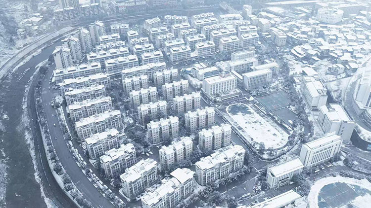 大雪后的青川县城。陈林虎供图