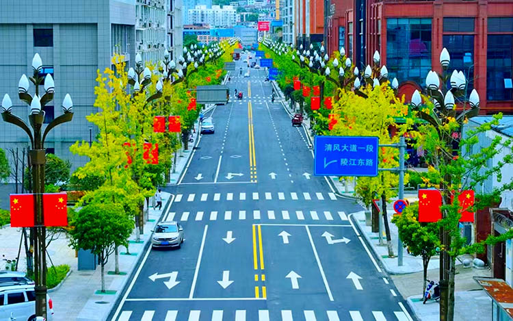 道路改造提升后的朝天城区一隅。朝天区住建局供图