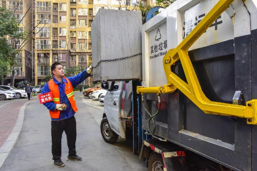 “一車頭配多箱體”運輸。錦江區委宣傳部供圖