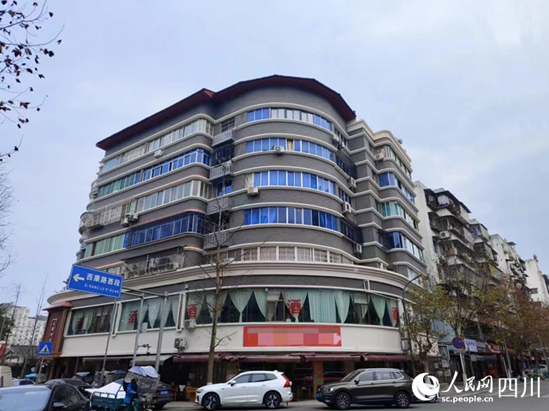 雅安雨城区城南片区老旧小区改造项目现场。周金摄