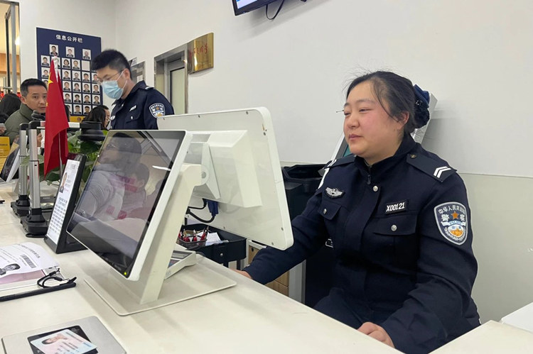 工作中的南欣。青羊公安分局供图