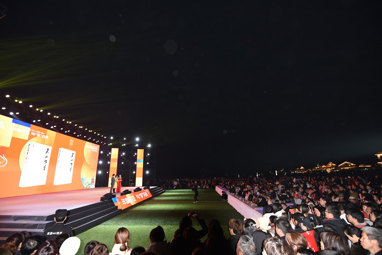 新书发布。翠屏区融媒体中心供图