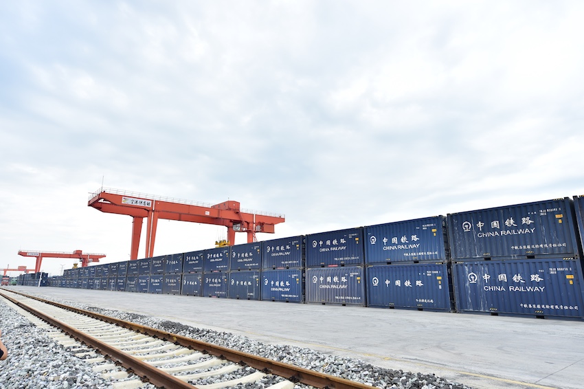 “长江班列”运营以来，将沿线城市的产业、商贸和物流等要素资源有机串联起来，进一步提升枢纽产业集聚效应。蜀道集团供图
