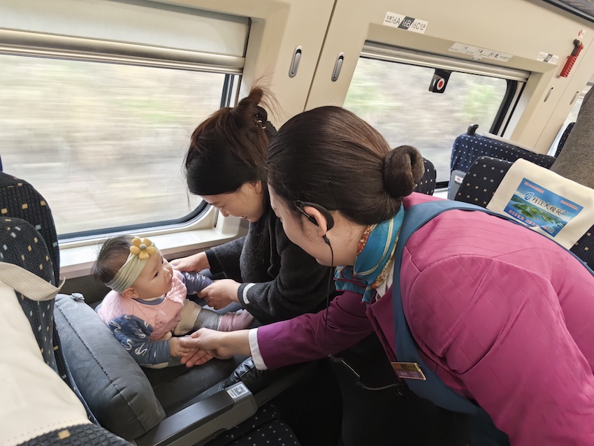 高鐵列車“睡覺神器”上線，小嬰兒也能舒服躺平。金蘭供圖