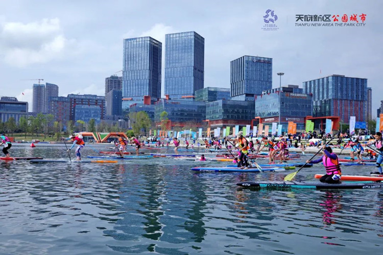 皮划艇活动现场。天府新区融媒体中心供图