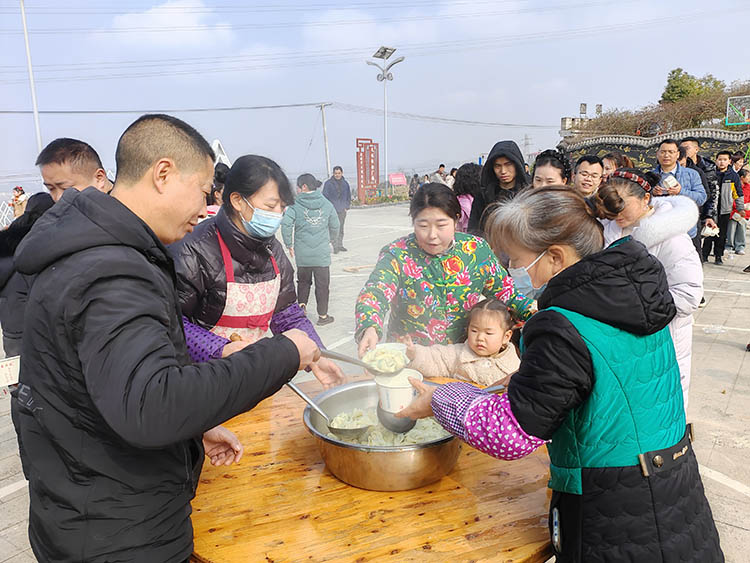 剛出鍋的水餃。張文良攝