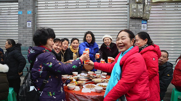 共同举杯。叙州区融媒体中心供图