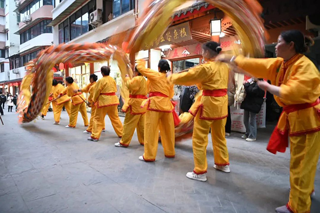 开巷展演。陈悦供图