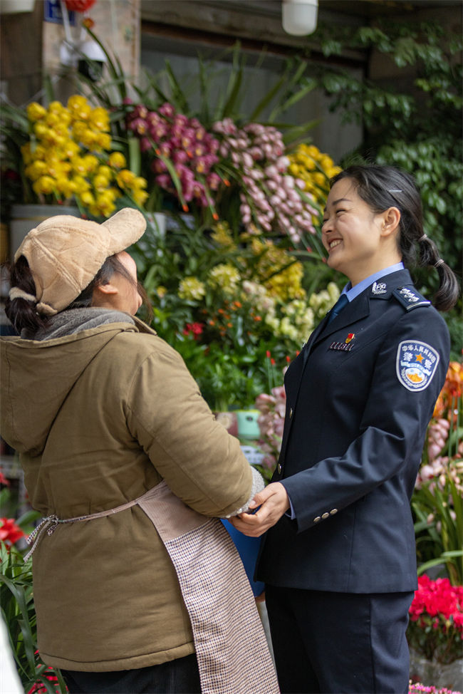 资阳市公安局资溪派出所民警、三级警长李冬梅。资阳市公安局供图