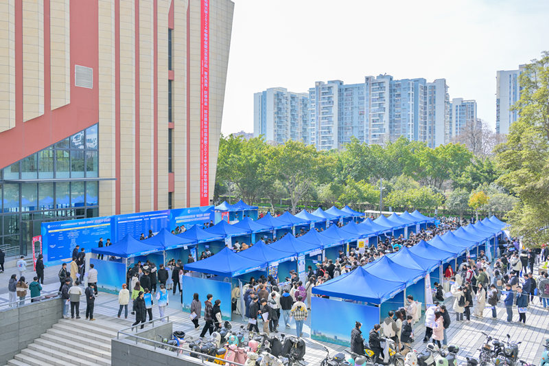 校園招聘廣場現場。西南石油大學供圖