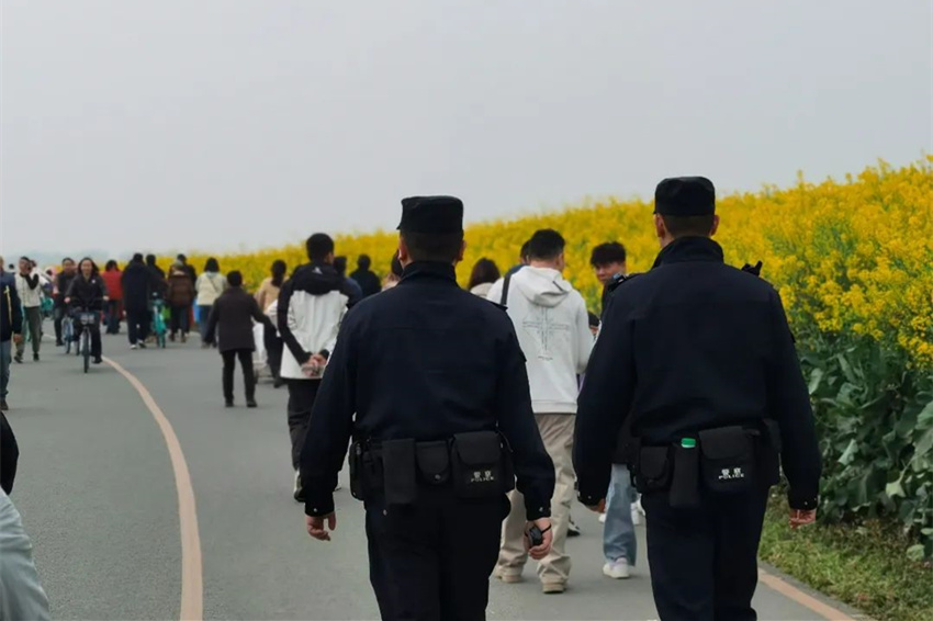 开展线路巡控工作。成都公安供图