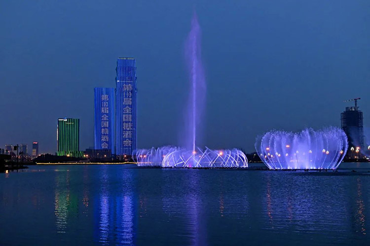秦皇湖夜景。天府新区融媒体中心供图