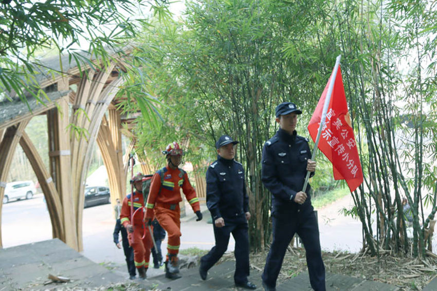 带装巡护。宜宾市公安局供图