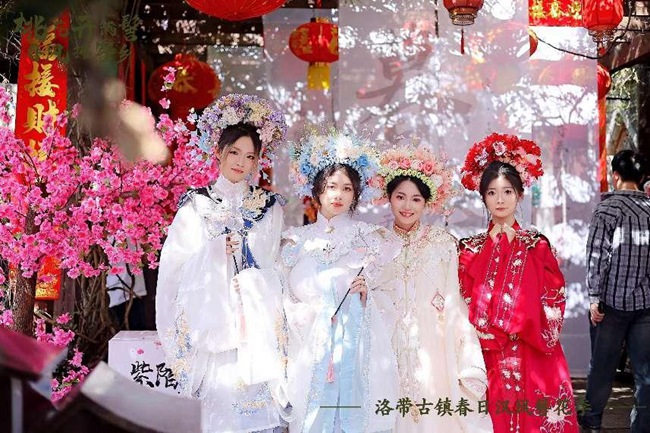 第38届桃花荟系列活动“桃花开满髻·春风拂客乡”洛带古镇春日汉风簪花季活动。龙泉驿区委宣传部供图