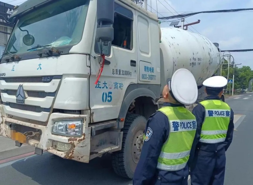 乐山交警严查交通违法行为。乐山交警供图