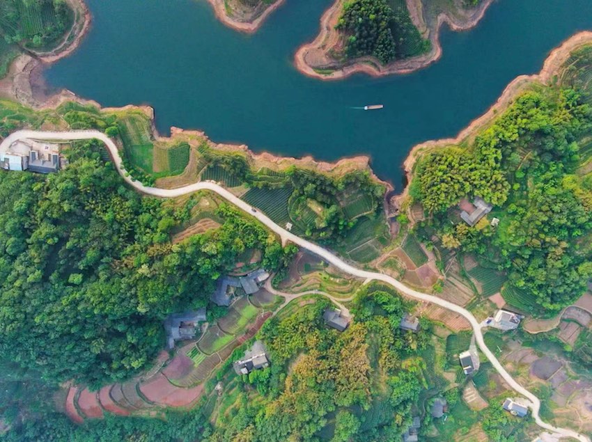 美丽的旅游公路。四川省交通运输厅供图