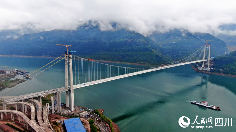 中國十九冶承建的江龍高速復興長江大橋。陳星宇攝