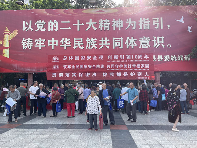 首义广场宣传现场。荣县融媒体中心供图