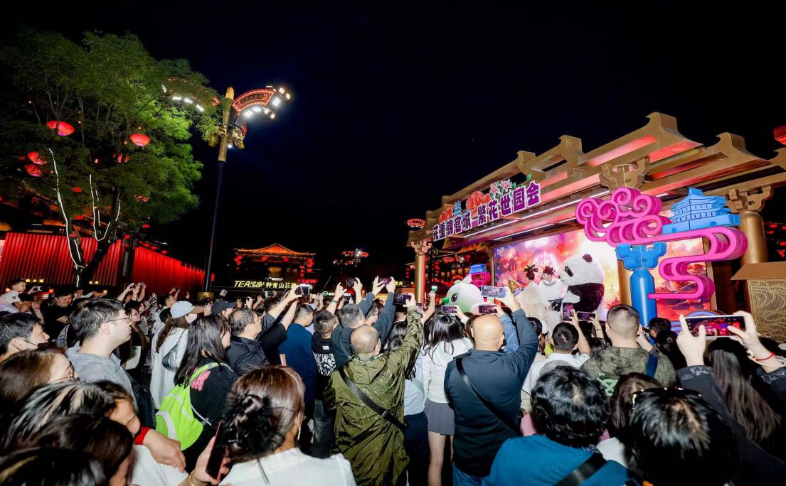市民游客拍摄成都推介。成都市文旅局供图