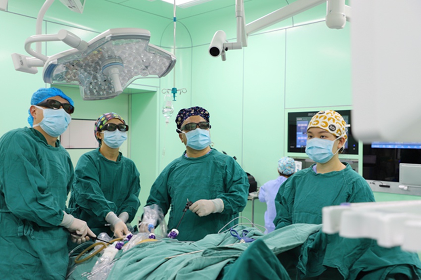 四川省妇幼保健院天府院区新引进的聚焦超声肿瘤治疗系统。医院供图