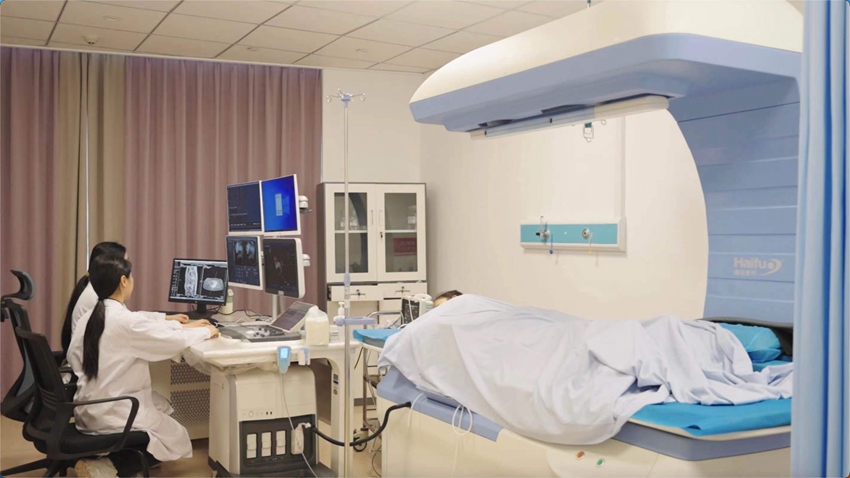 引进聚焦超声肿瘤治疗系统（HIFU，海扶刀）。医院供图