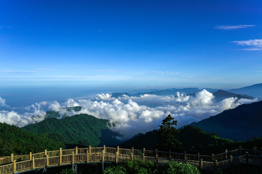 西岭雪山景区美景。景区供图