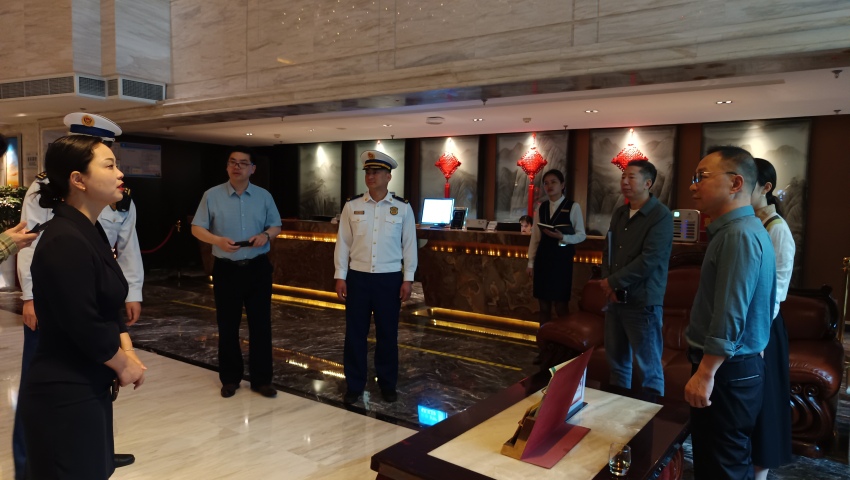 巴中消防联合文广旅局对辖区酒店进行检查。巴中市消防救援支队供图