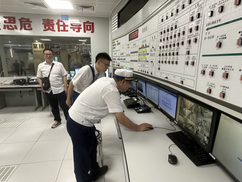 成都消防对辖区交通运输场所进行消防安全检查。成都市消防救援支队供图