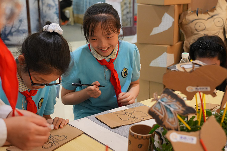 操作体验。成都市清波小学校供图