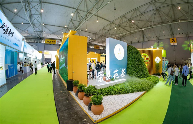 参展展位设计围绕“荣县花茶，芬芳生活”主题。荣县融媒体中心供图