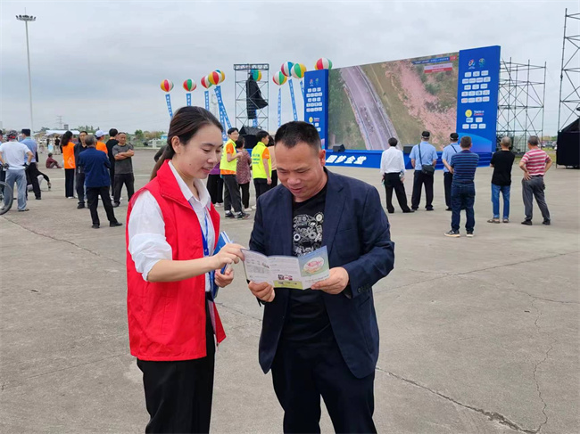 成都农商银行金堂支行积极助力铁三赛事。成都农商银行金堂支行供图
