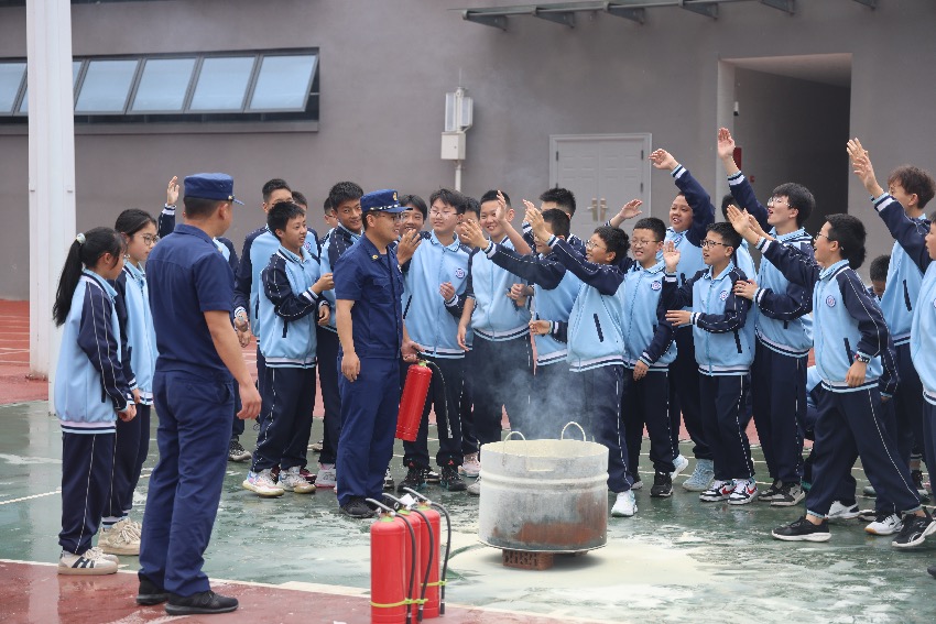 2024年四川省防灾减灾科普宣传进校园主题活动在雅安市举行。四川省应急管理厅供图