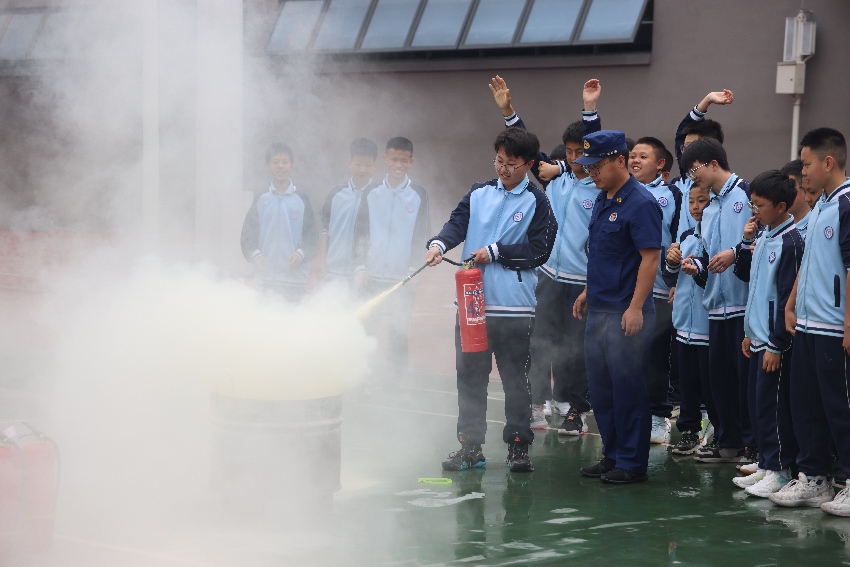 2024年四川省防灾减灾科普宣传进校园主题活动在雅安市举行。四川省应急管理厅供图