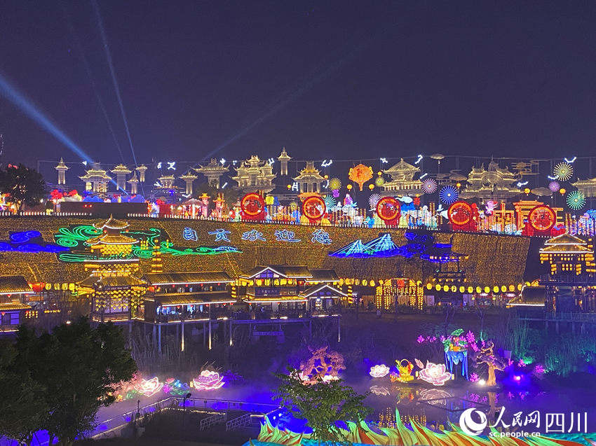 第30届自贡国际恐龙灯会。人民网 王凡摄