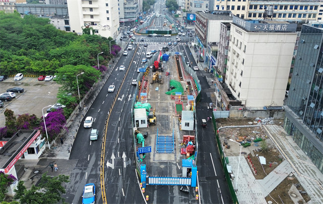 市域（郊）铁路成德线文庙广场站打围现场。成都轨道集团供图