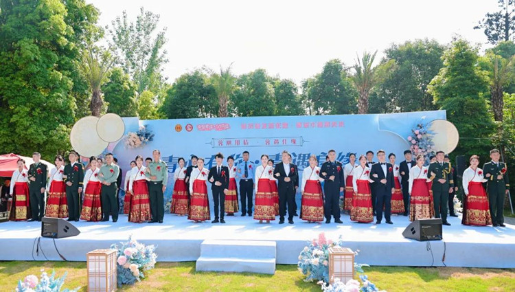 集體婚禮現場。青羊區融媒體中心供圖