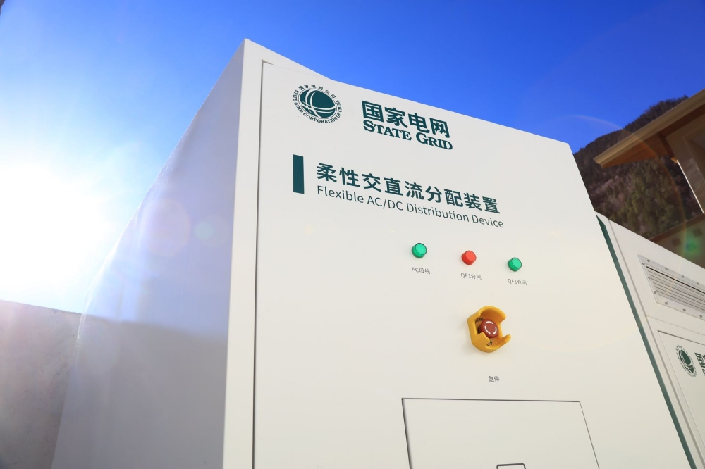 九寨沟供电服务站配置容量 100千瓦时的储能系统。龙永俊摄