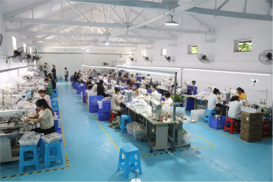 龍台鎮鞋服“衛星工廠”。易奎西攝