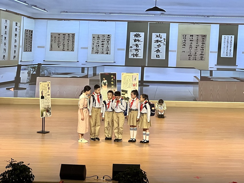 成都市天涯石小学逸景分校音乐剧《濯锦之江 少年AI逐梦》。锦江区教育局供图