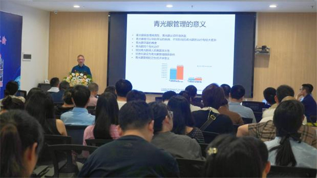 专家讲座。爱尔眼科四川省区供图