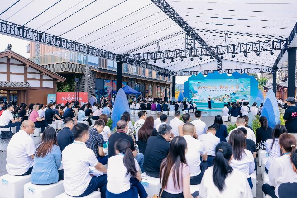 “百里一·龙兴集”品牌签约暨案名发布仪式。主办方供图