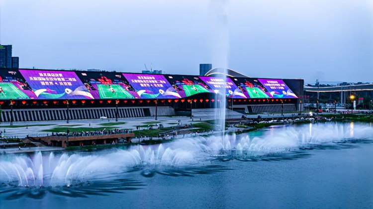 天府大屋檐数字长屏。天府新区融媒体中心供图